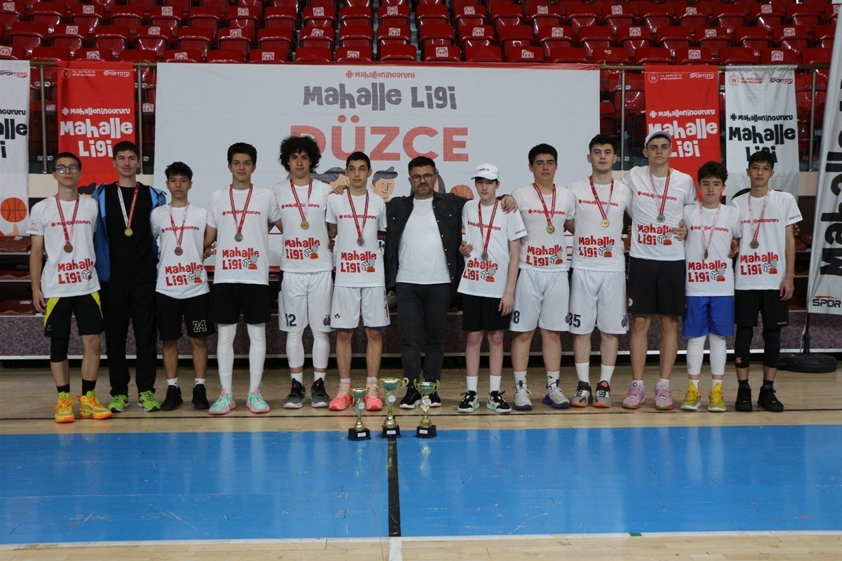 Mahalle liginde 140 sporcu yarıştı