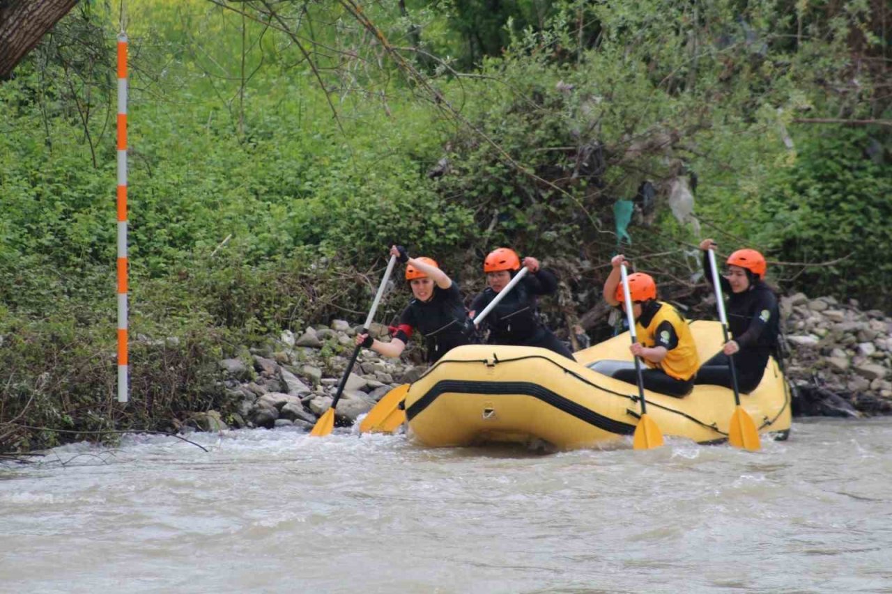 Düzce Belediyesi Spor Akademisi rafting takımı şampiyon oldu