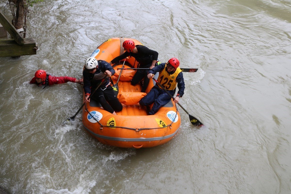 Düzce Belediyesi Spor Akademisi rafting takımı şampiyon oldu