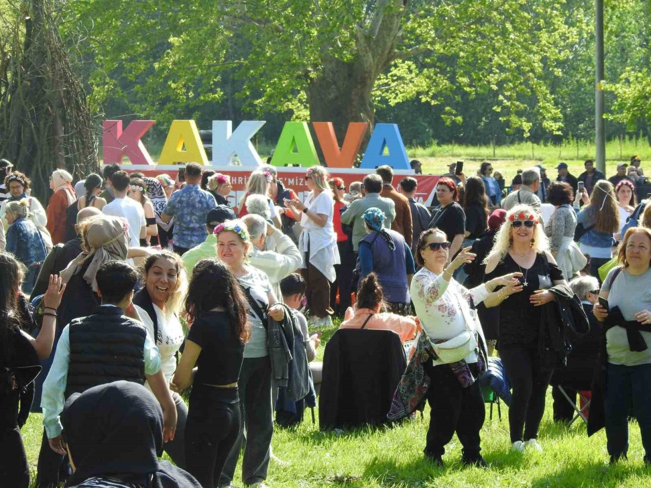 Kakava coşkusunu ve eğlencenin tadını çadırlarında çıkardılar