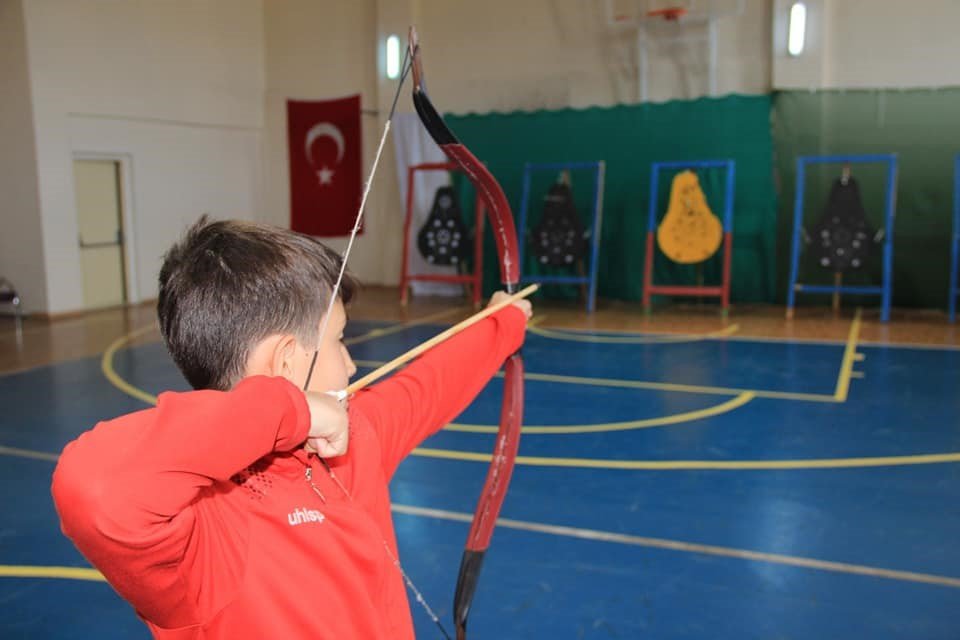 Erzincan’da minik ‘okçular’ yetişiyor