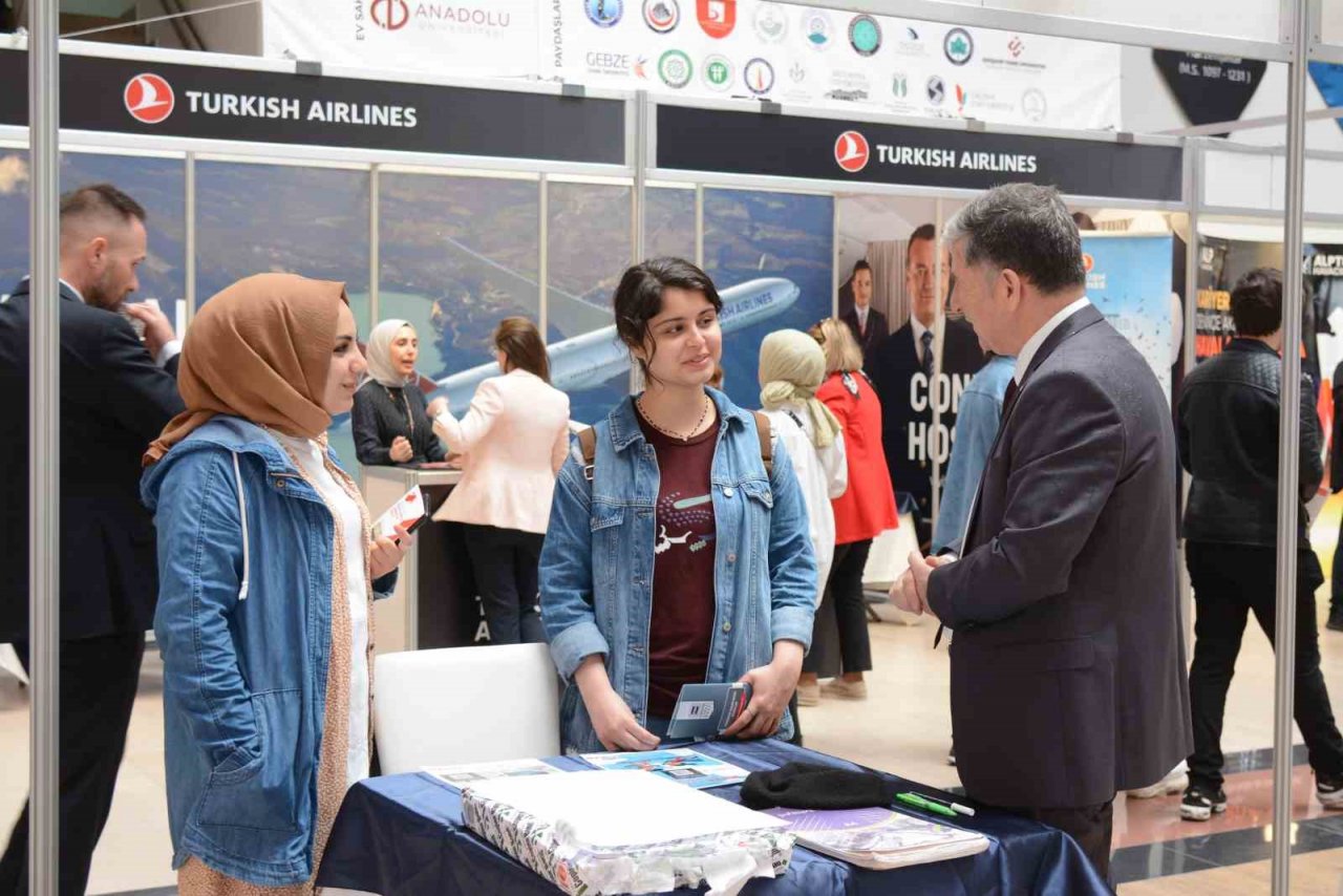 Binlerce genç yeteneğin kariyer fırsatları için bir araya geldiği İKAF’23 sona erdi