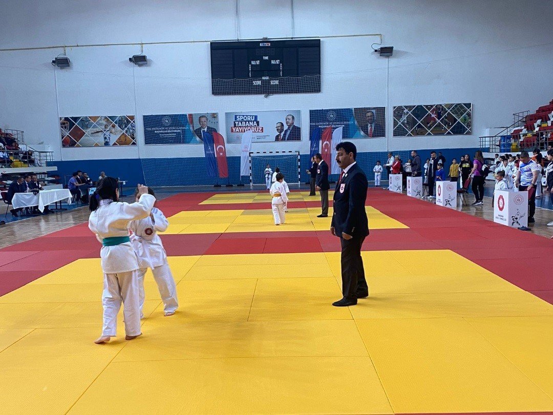 Karaman’da Türk Dil Kupası Judo Şampiyonası başladı