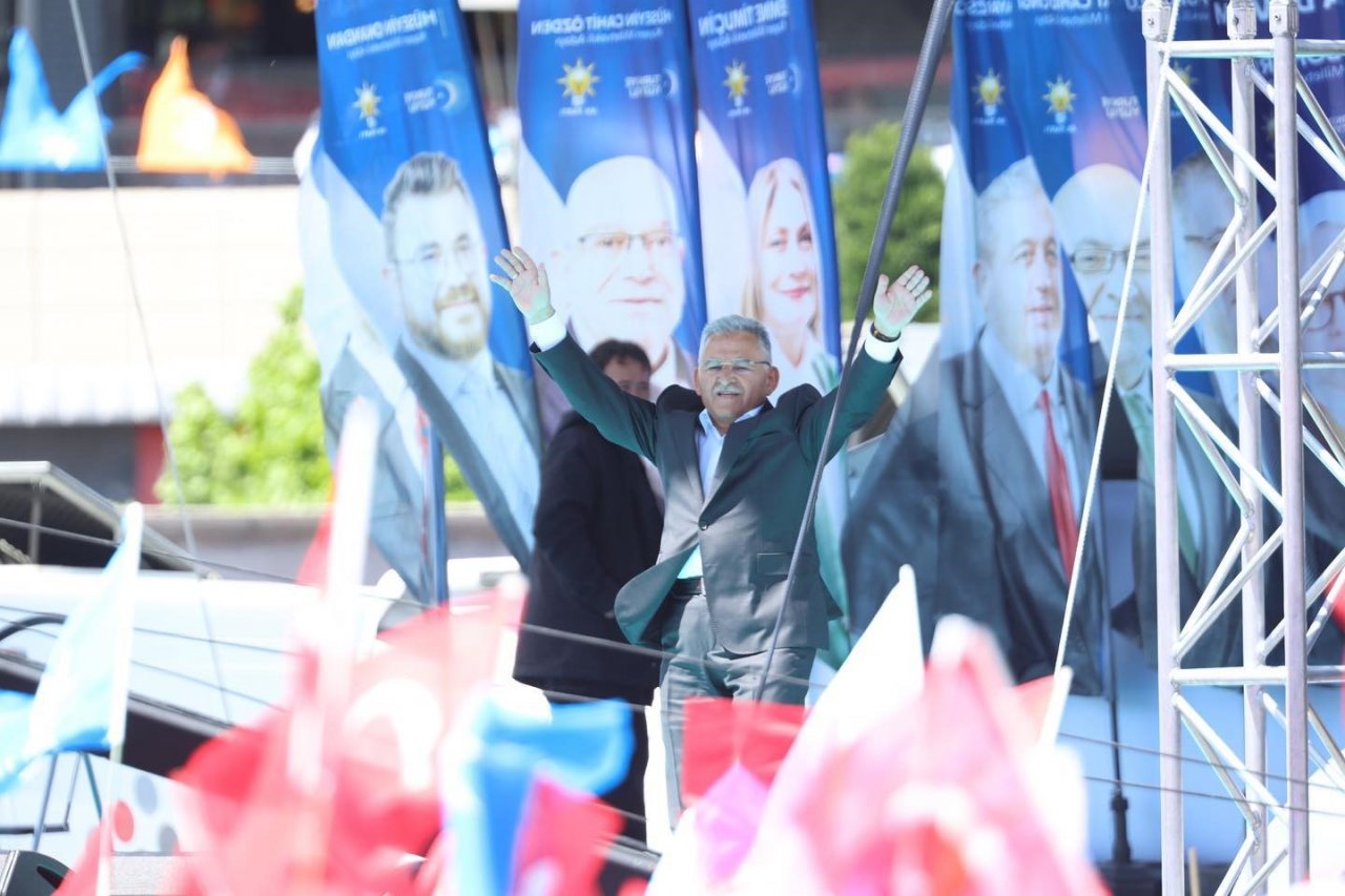 Başkan Büyükkılıç, Büyük Kayseri Mitingi’nde konuştu