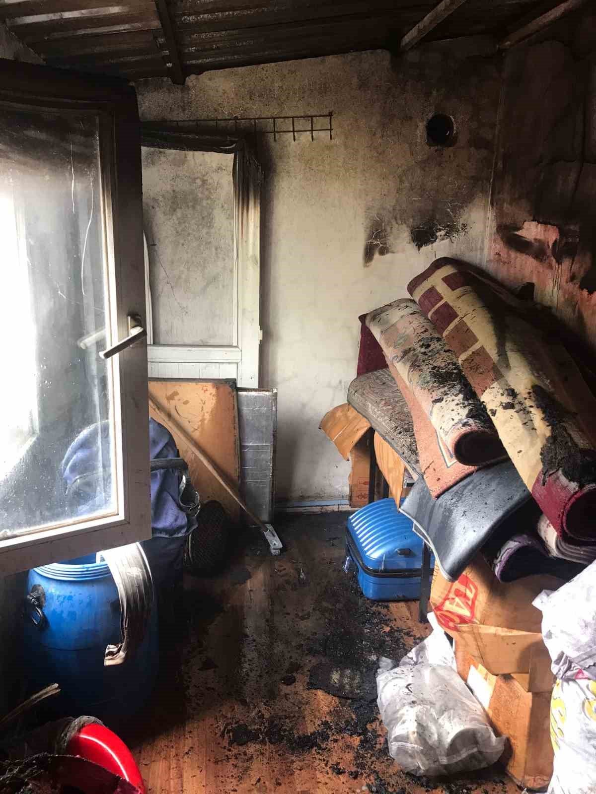 Yangında anne ve 2 çocuğu etkilendi