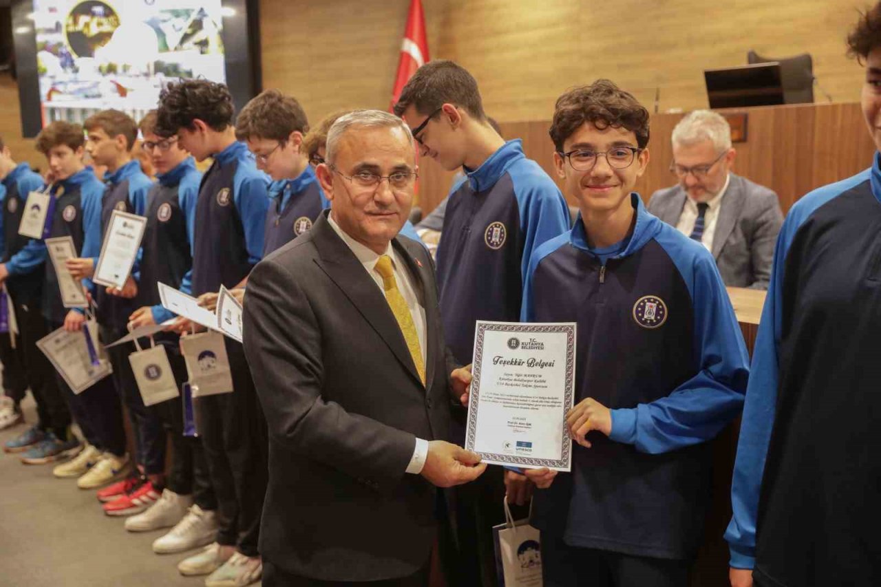 Kütahya’da başarılı sporcular ödüllendirildi
