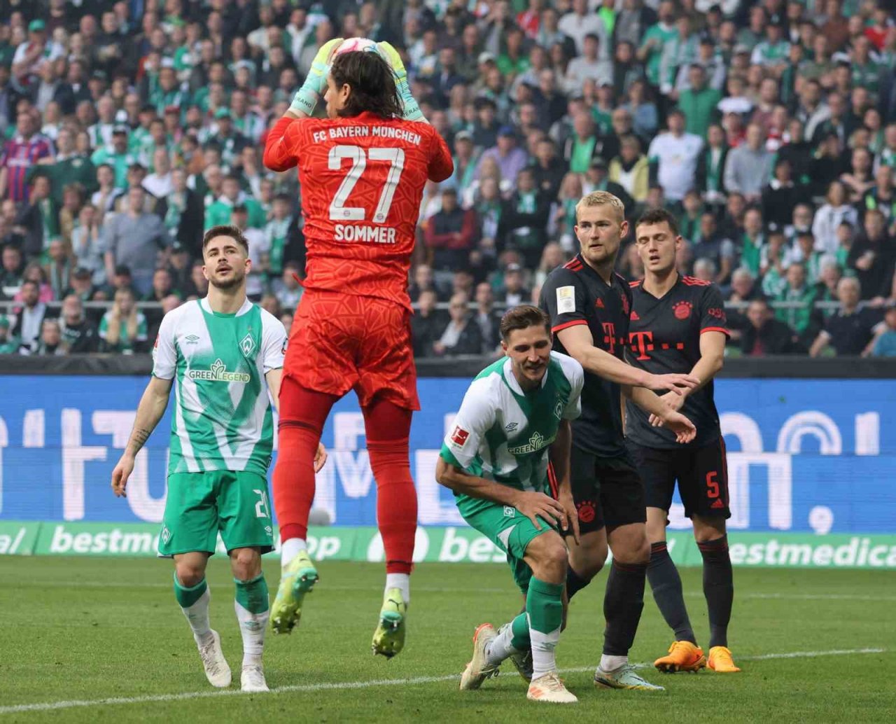 Bayern Münih liderliğini sürdürdü