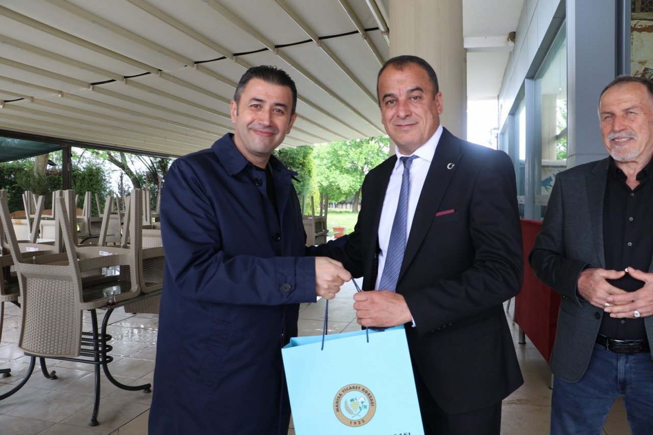 Şampiyon voleybolcular yemekte ağırlandı