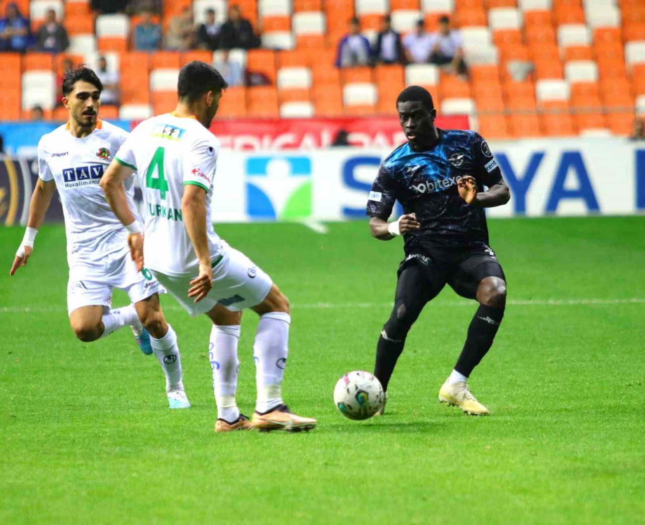 Spor Toto Süper Lig: Adana Demirspor: 4 - Corendon Alanyaspor: 2 (Maç sonucu)