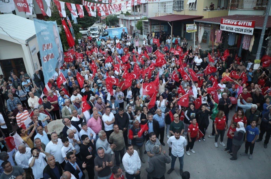 Başkan Zeydan Karalar, sabahın erken saatlerinden, gecenin geç saatlerine kadar halkın içinde