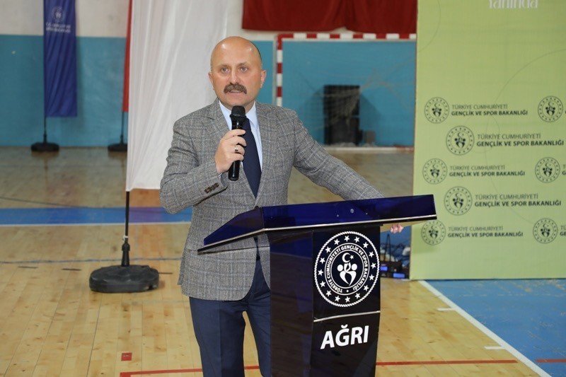 Ağrı’da Amatör Spor Kulüplerine 1 Milyon 80 Bin TL destek