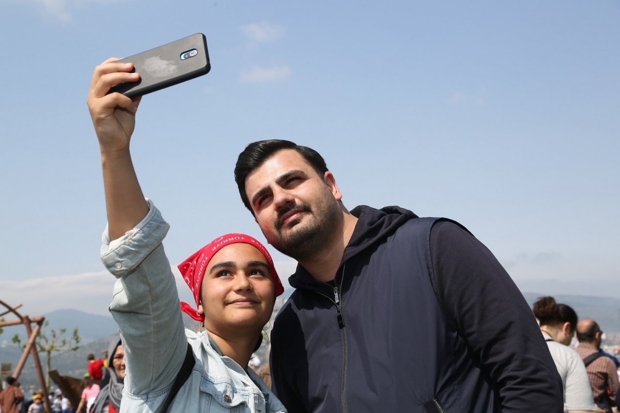 AK Parti’li İnan’dan Millet İttifakı afişlerine gönderme