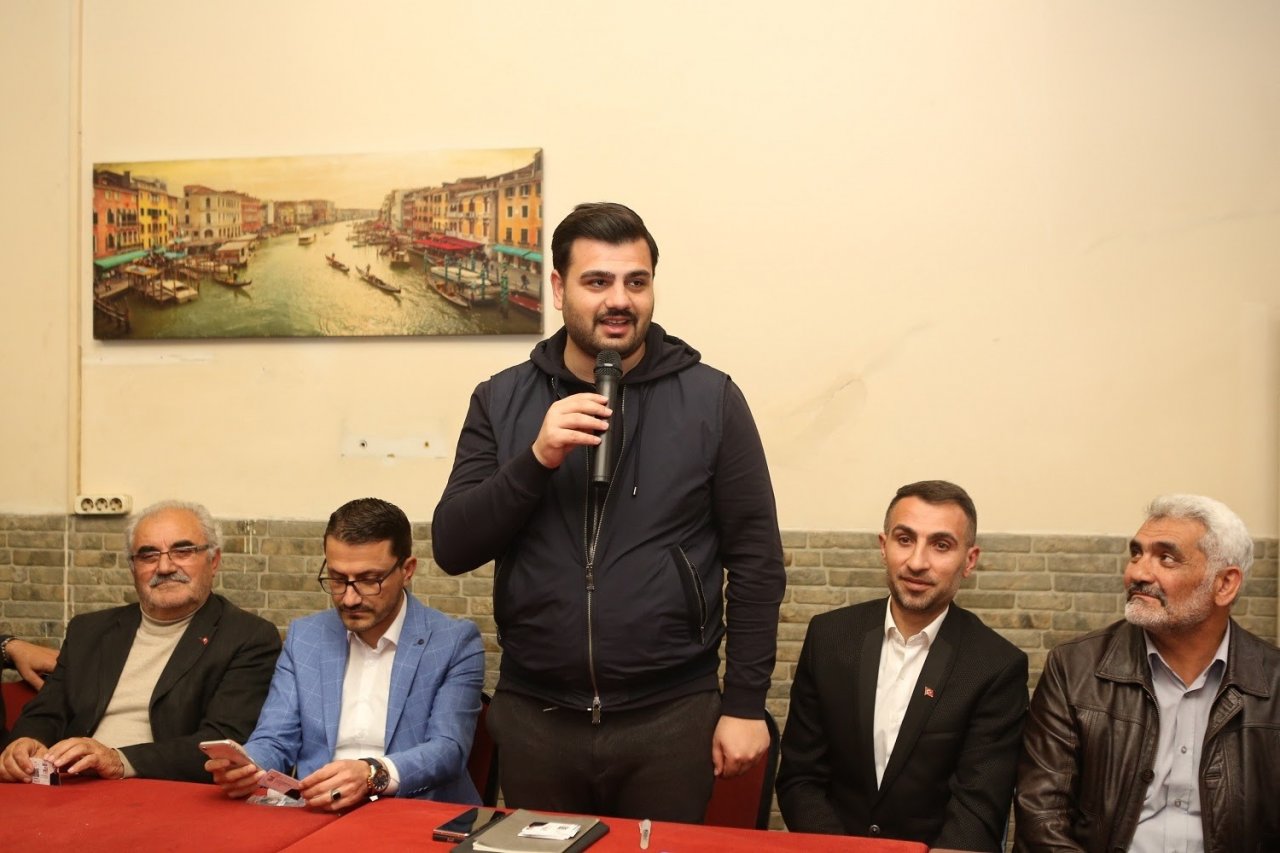 AK Parti’li İnan’dan Millet İttifakı afişlerine gönderme