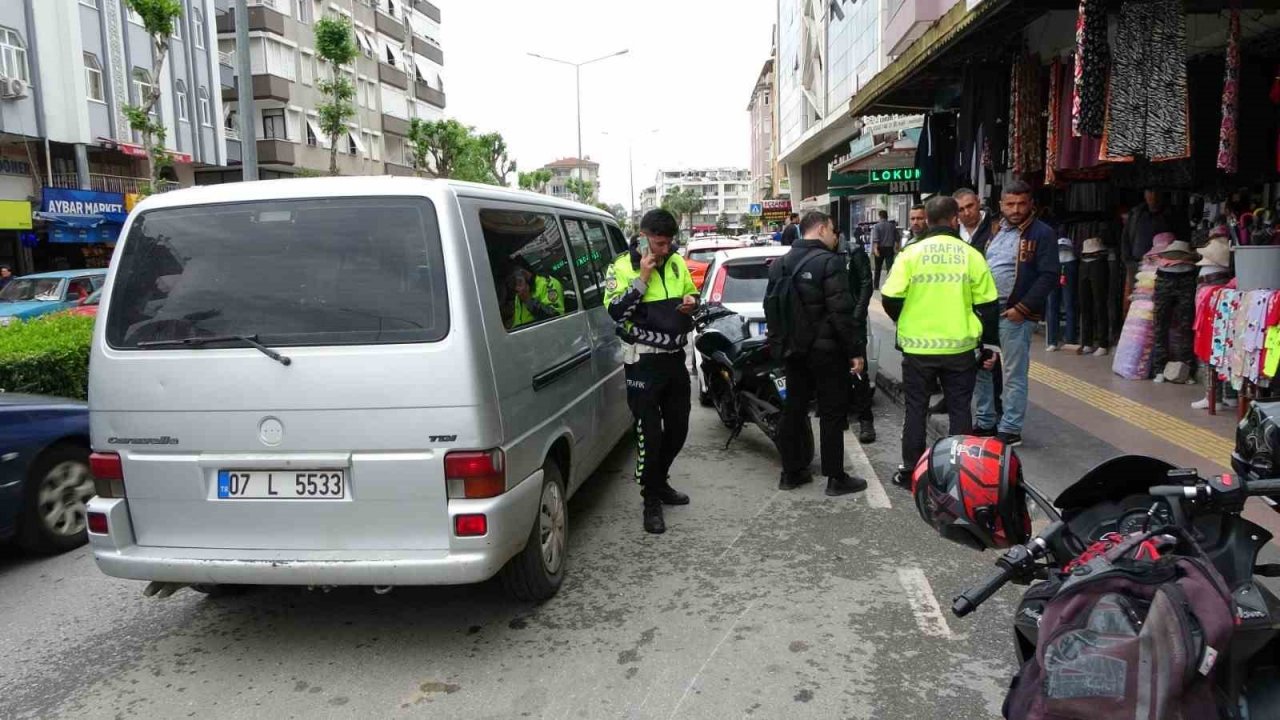 Kaskı sayesinde ölümden döndü