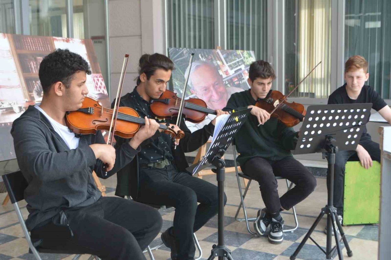 Ayvalık’ta Nejat Hürbaş Hikâye Yarışmasında dereceye girenler ödüllerine kavuştu