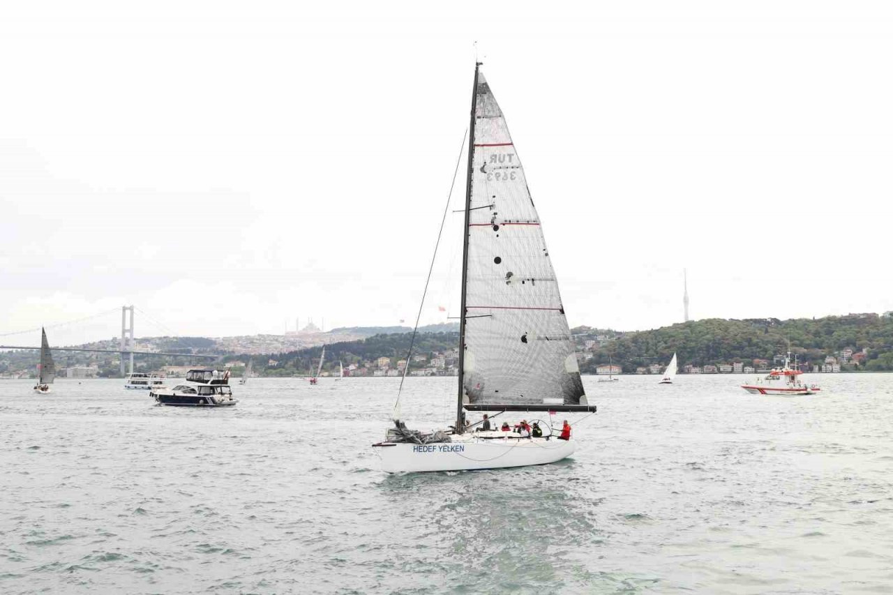 Yılın İlk Boğaz Yarışı’nda yelken rüzgarı esti