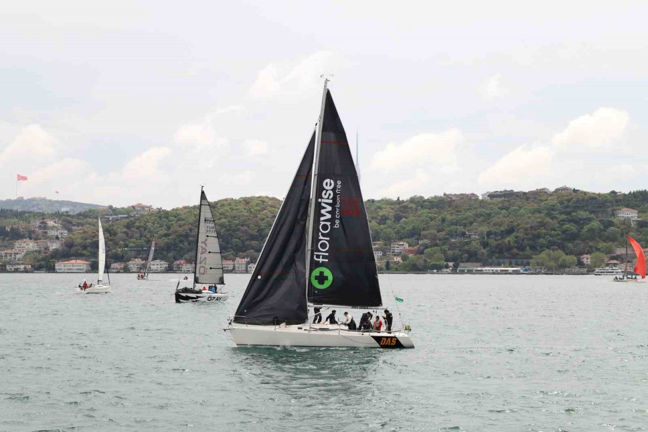 Yılın İlk Boğaz Yarışı’nda yelken rüzgarı esti