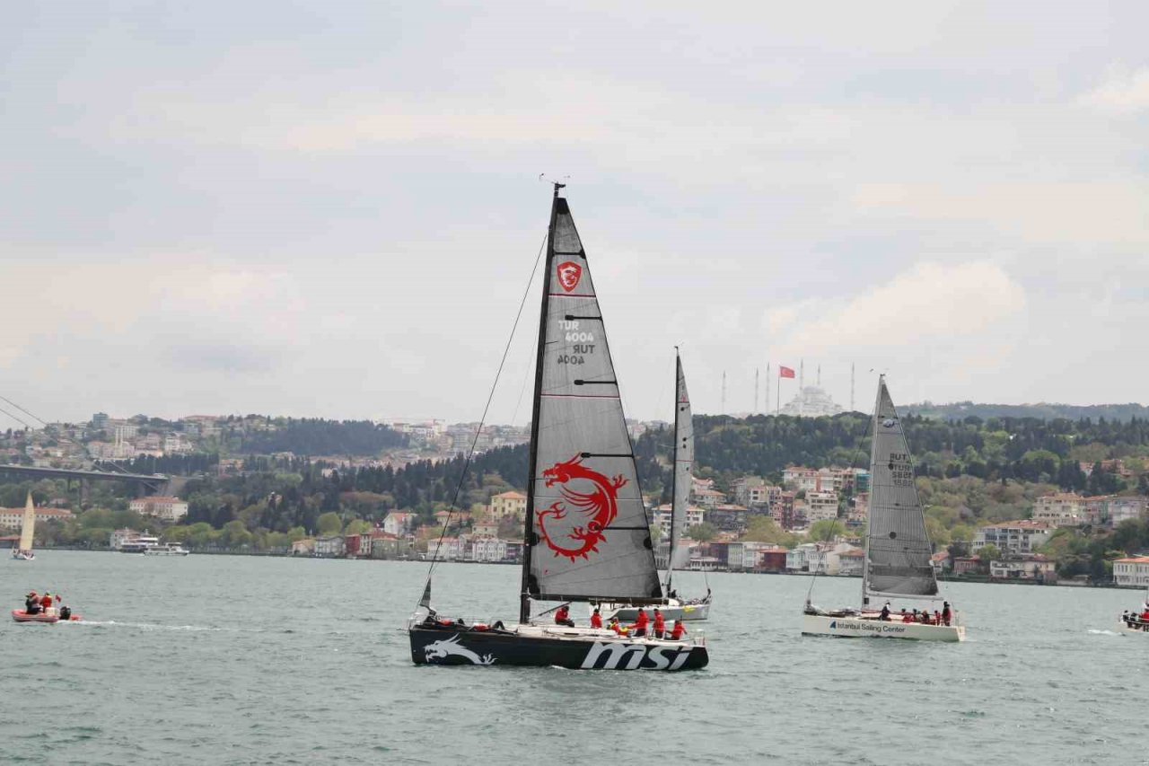 Yılın İlk Boğaz Yarışı’nda yelken rüzgarı esti
