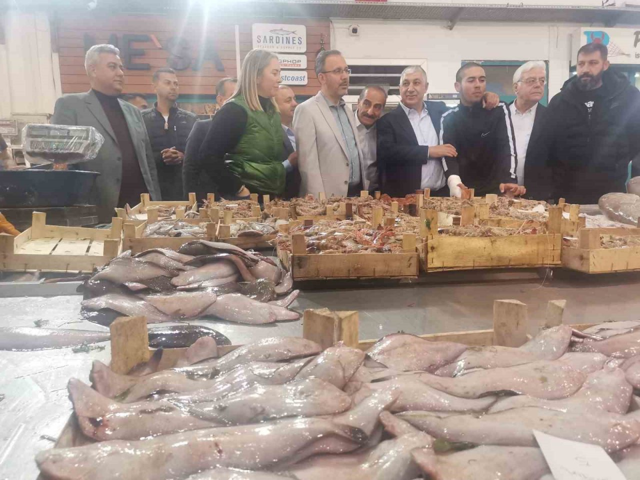Bakan Kasapoğlu balıkçı esnafıyla bir araya geldi