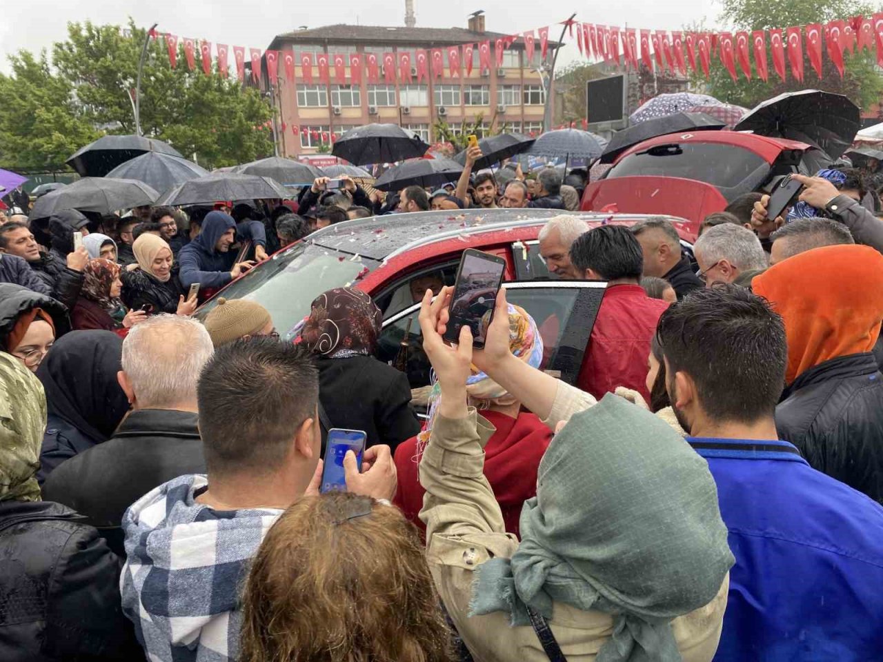 Bartın’da sağanak yağmura rağmen TOGG heyecanı yaşandı