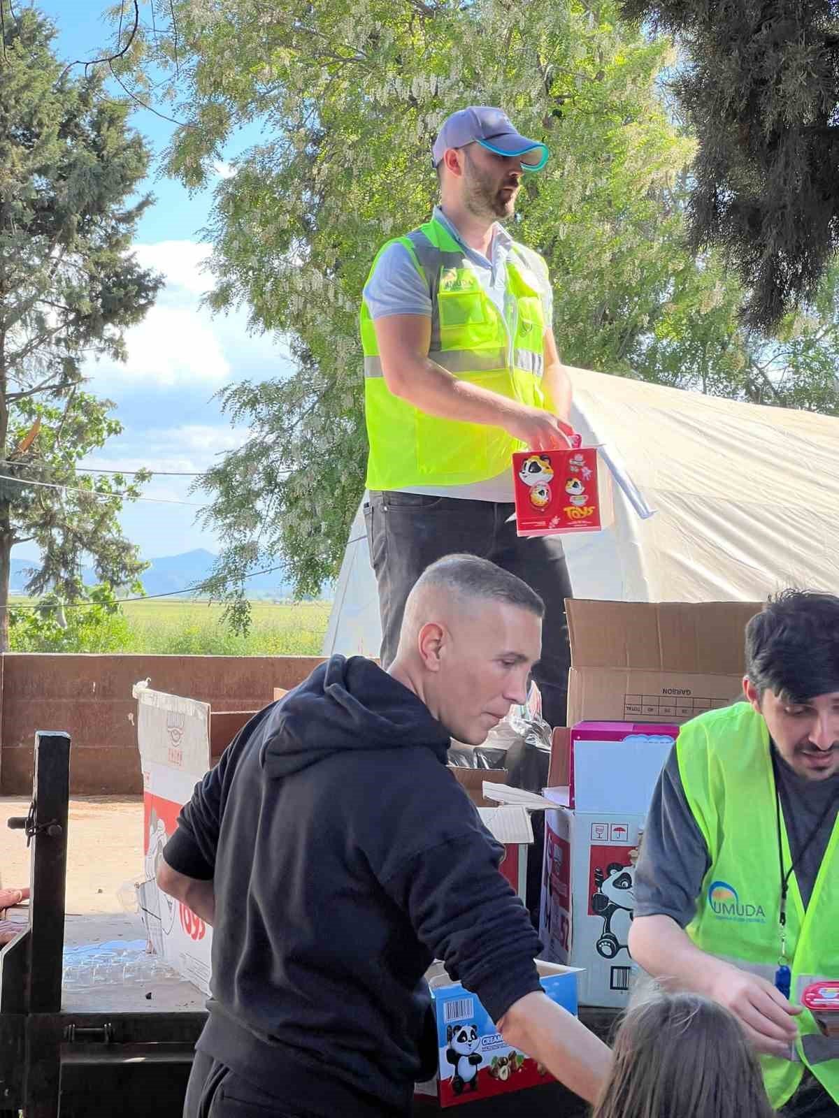 Erdal Erdem’den depremzede çocuklara moral desteği