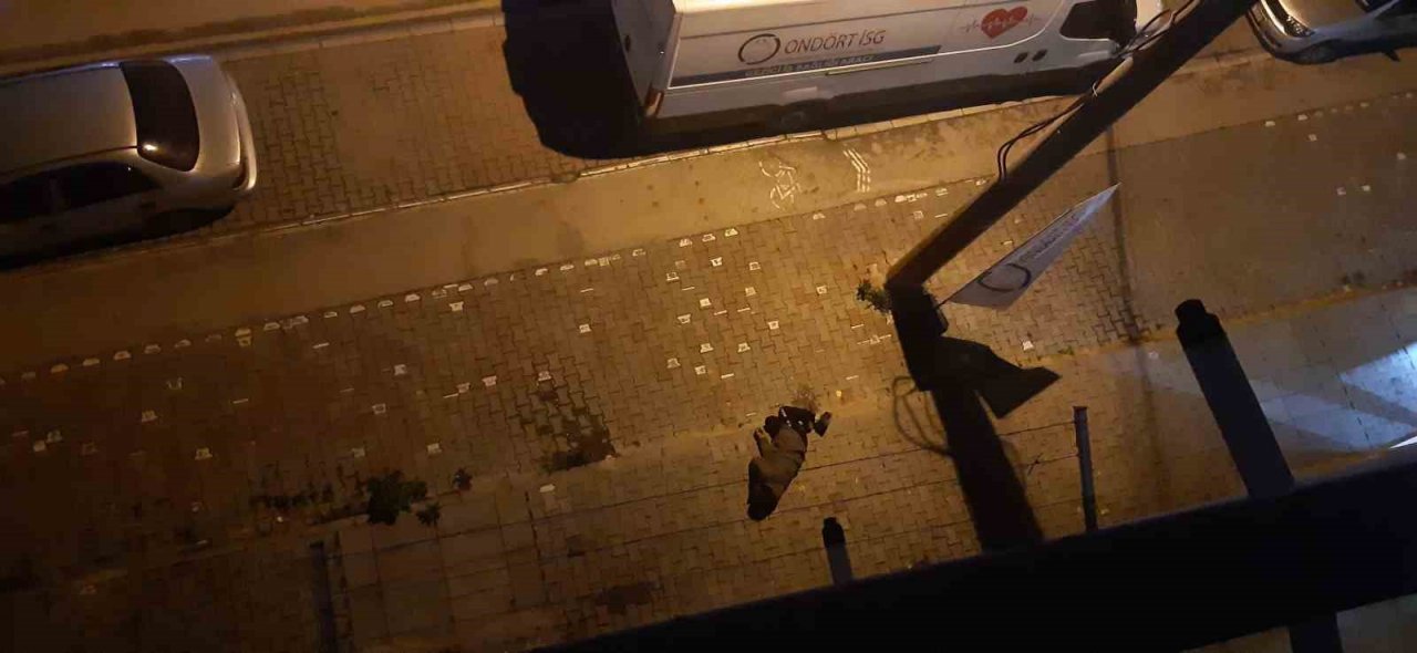 Alkol komasına girince çevreye rahatsızlık verdi