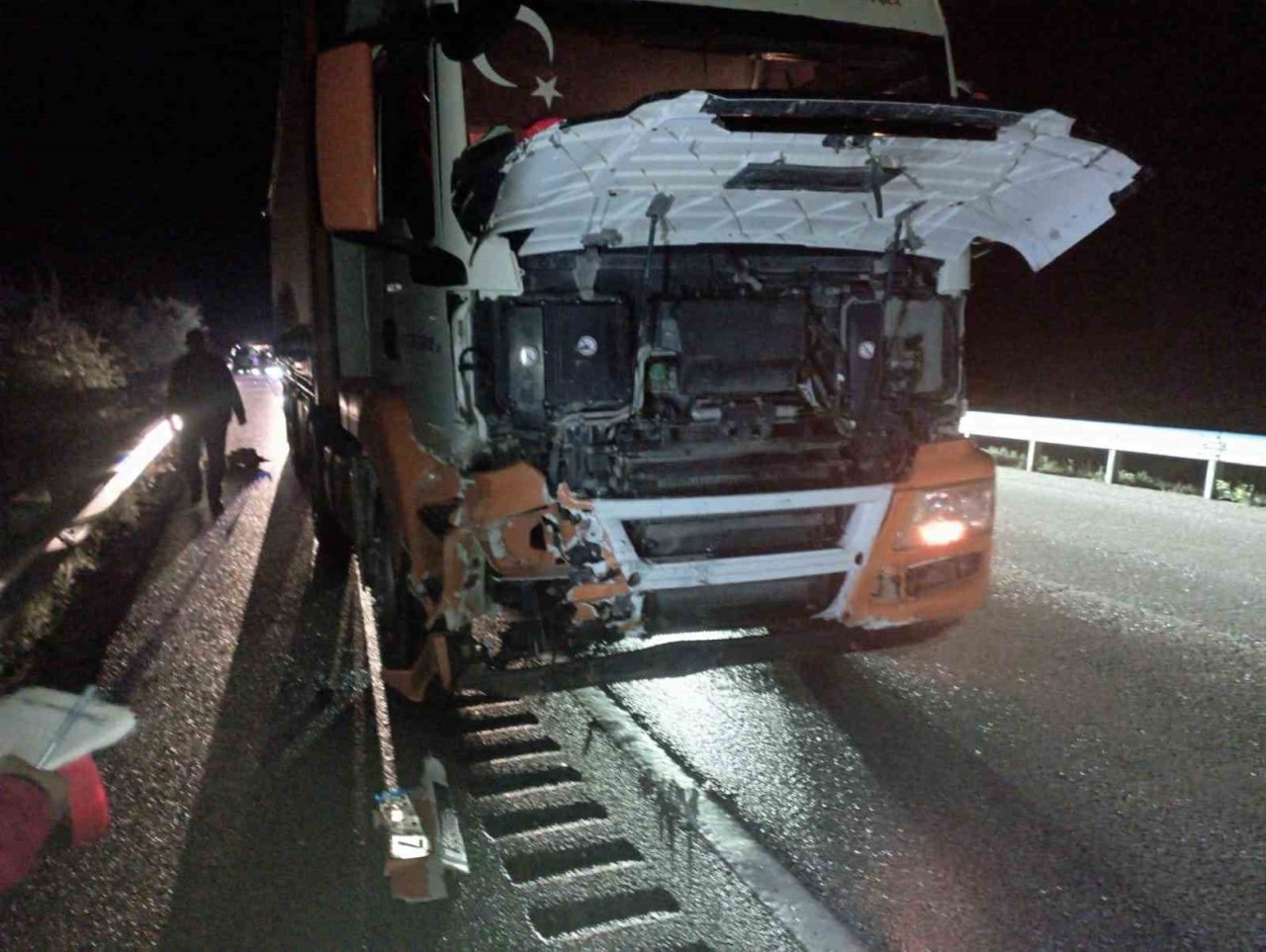 Çorum’da büyükbaş hayvan kazaya neden oldu: 4 yaralı