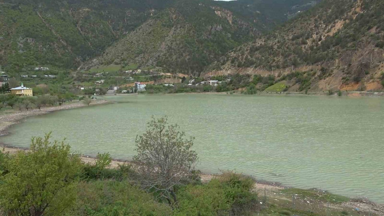 Kış mevsiminde çöle dönen Torul Baraj Gölü’nde su seviyesi normale döndü