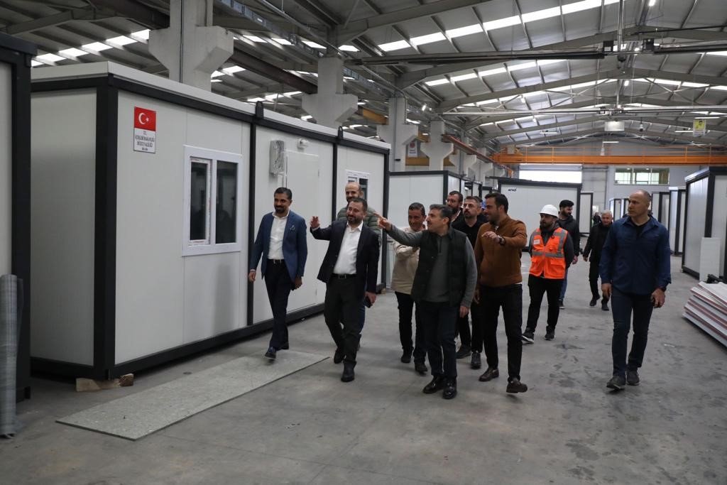 AFAD Başkan yardımcı Sezer konteynır üretimini inceledi