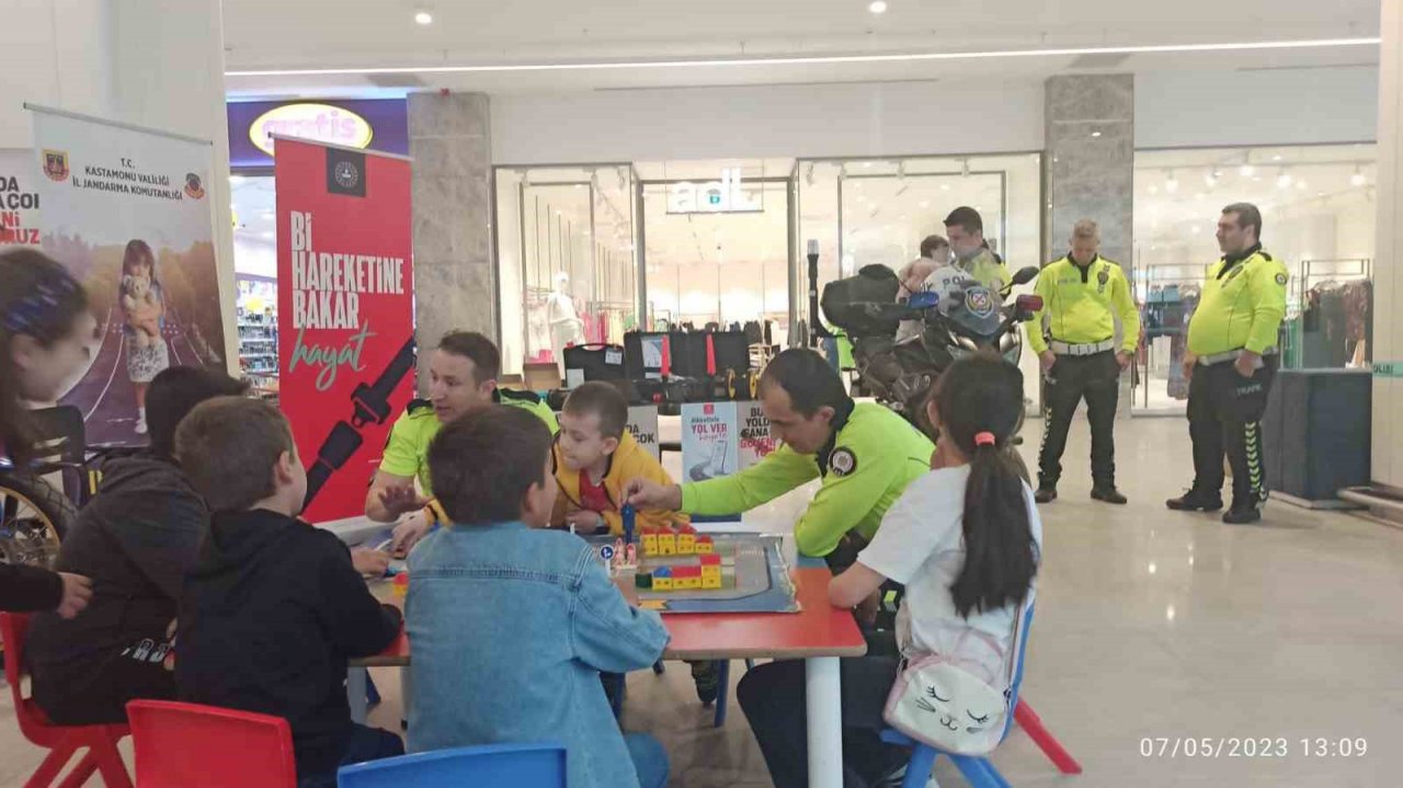 Trafik Güvenliği Haftası’nda çocuklara eğitim