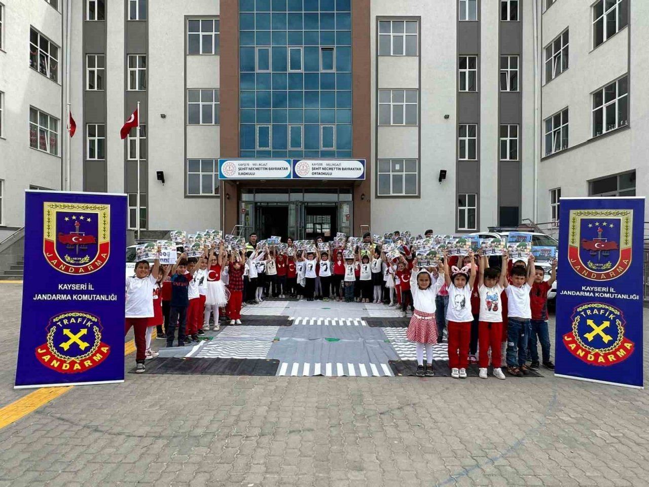 Öğrenciler Trafik Kuralları Konusunda Bilgilendirildi