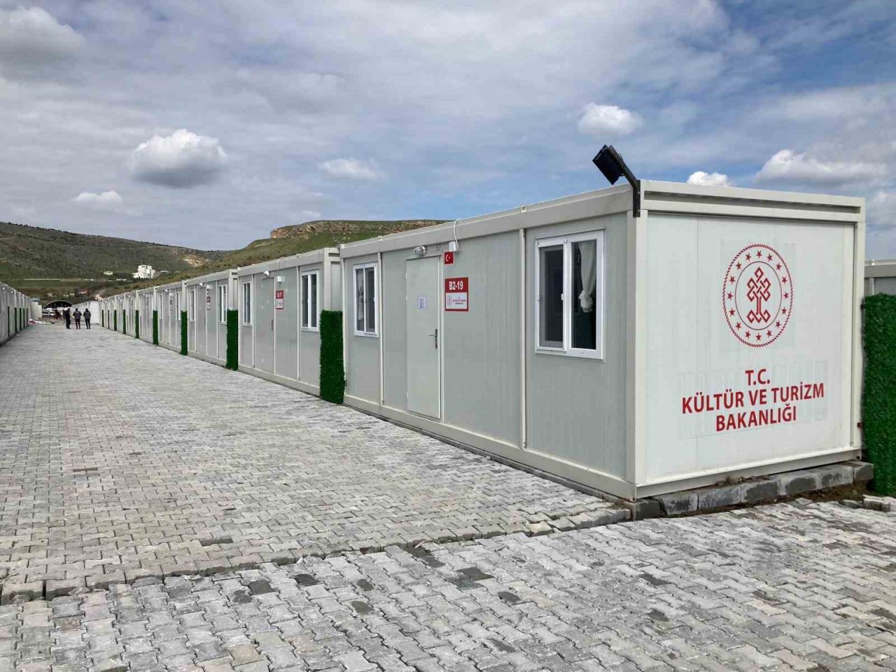 Malatya’da konteyner kentlerin kurulumu sürüyor