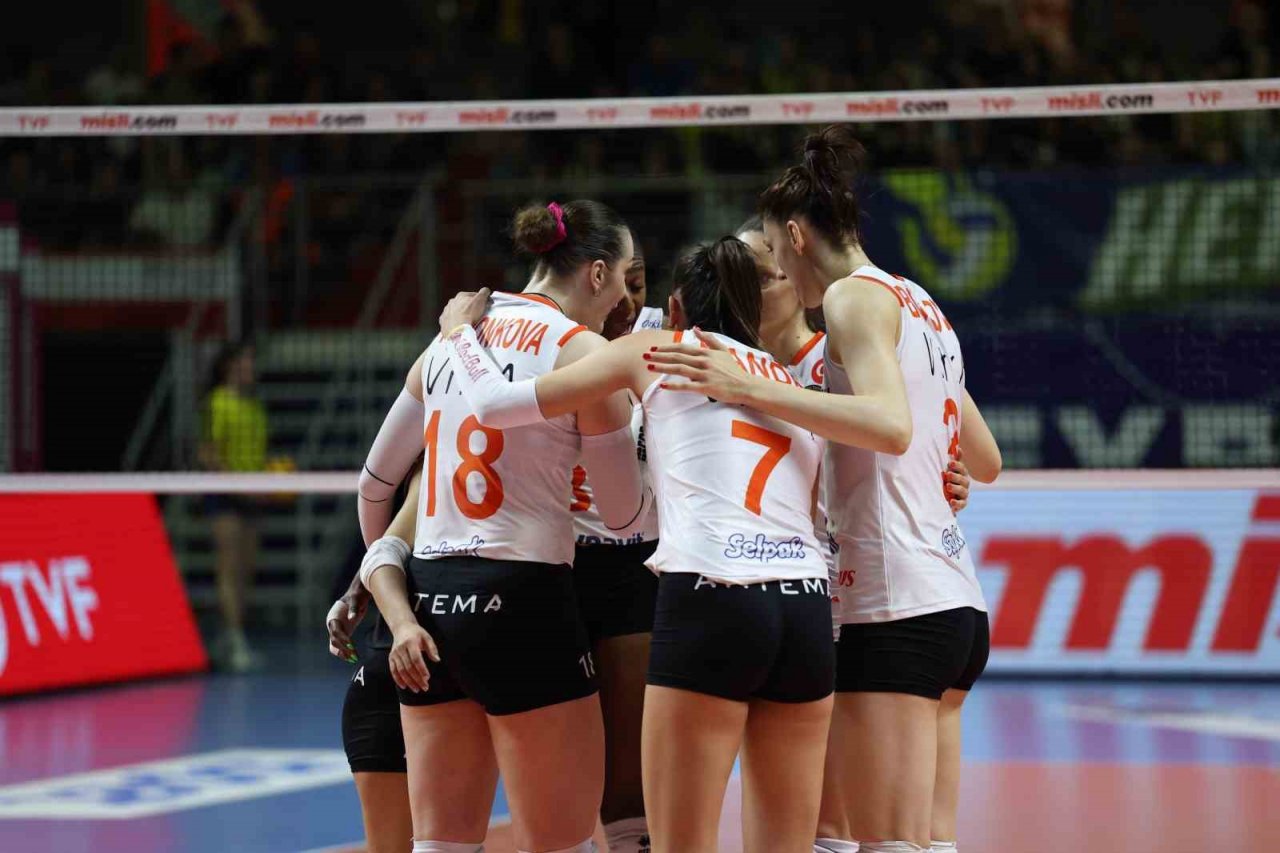 Sultanlar Ligi: Fenerbahçe Opet: 3 - Eczacıbaşı Dynavit: 1