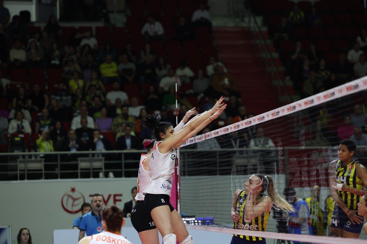 Sultanlar Ligi: Fenerbahçe Opet: 3 - Eczacıbaşı Dynavit: 1