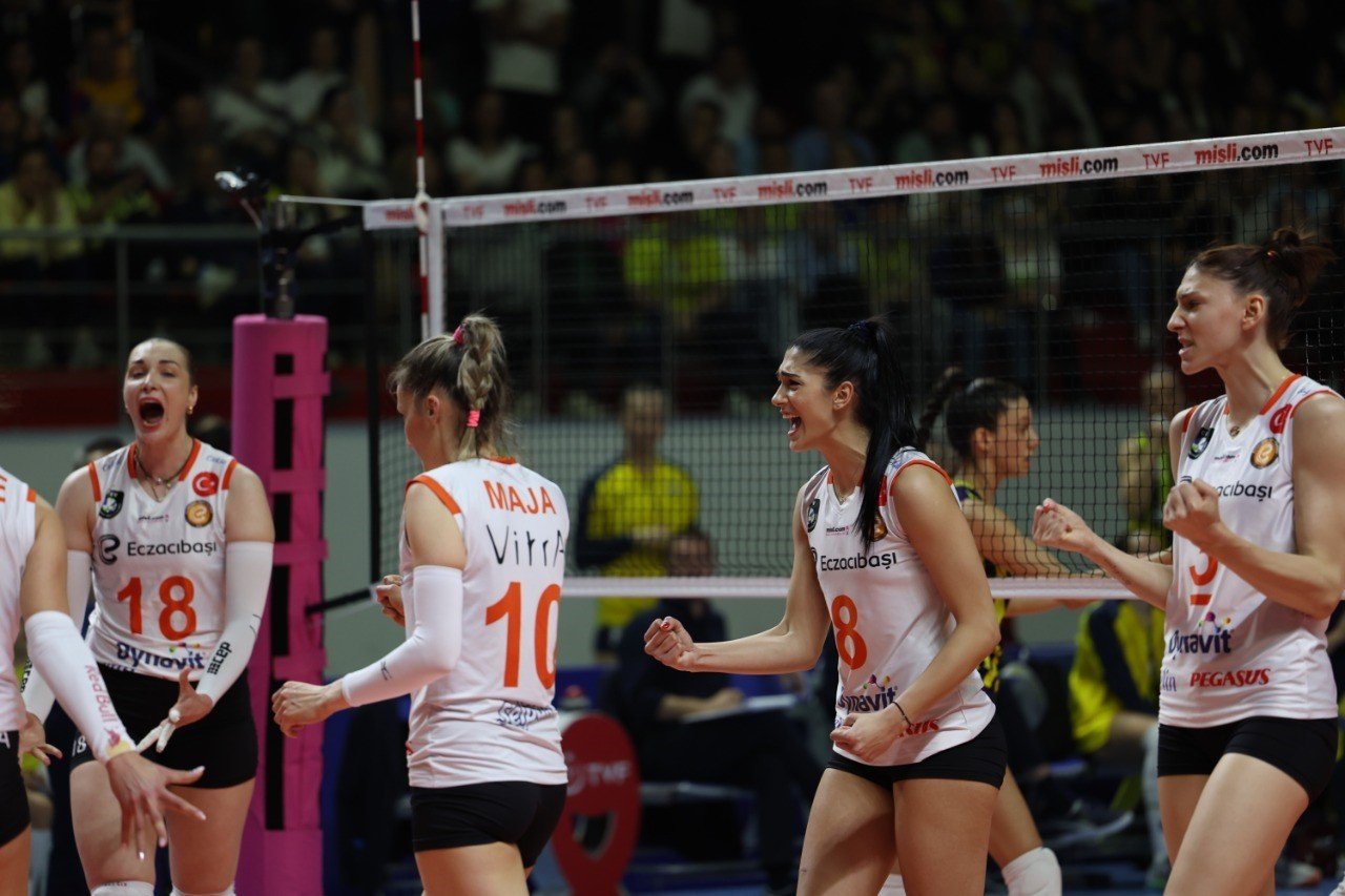 Sultanlar Ligi: Fenerbahçe Opet: 3 - Eczacıbaşı Dynavit: 1