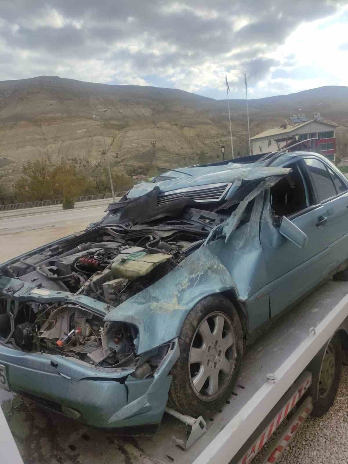 Gürün’de otomobil takla attı: 3 yaralı