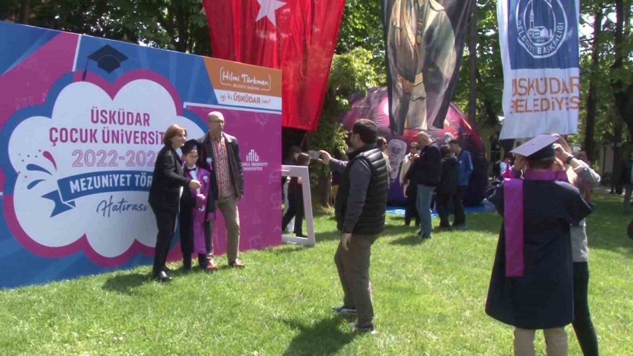 Üsküdar’da Çocuk Üniversitesi’nde mezuniyet coşkusu yaşandı