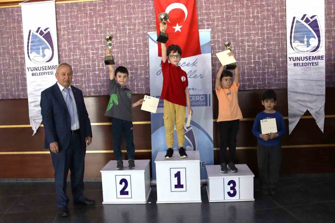 Yunusemre’de satranç şöleni sona erdi