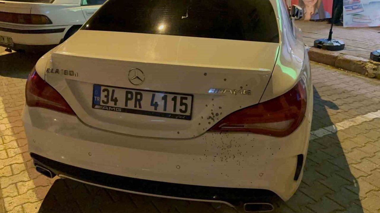 1 milyon 200 bin TL’ye aldığı lüks otomobil aynı gün hasımları tarafından kurşunlandı