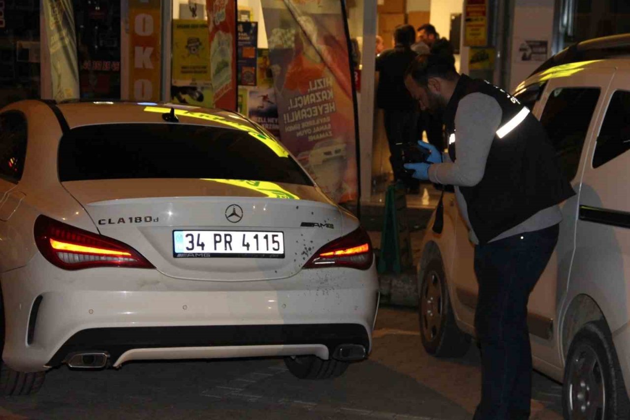 1 milyon 200 bin TL’ye aldığı lüks otomobil aynı gün hasımları tarafından kurşunlandı