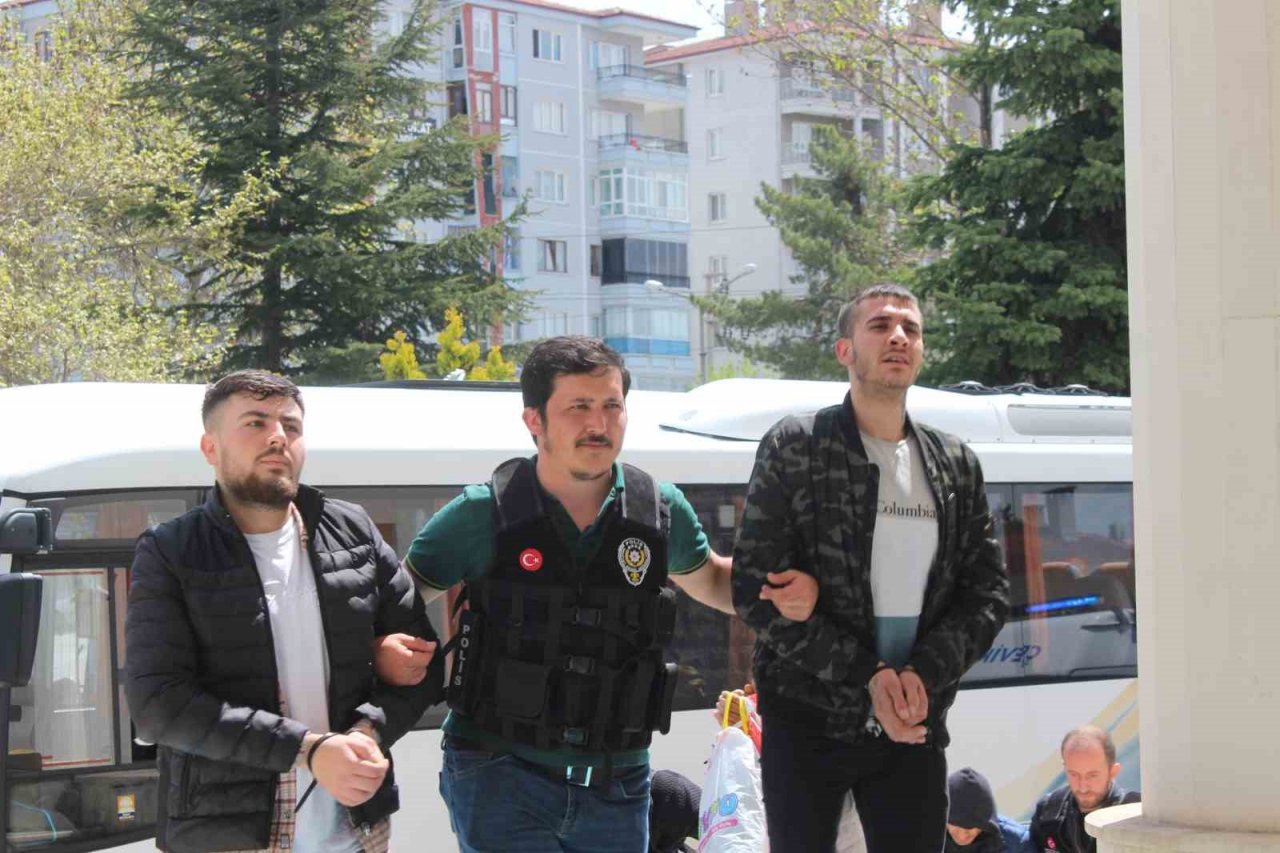 ’Kökünü Kurutma’ operasyonunda yakalanan 112 kişi adliyeye sevk edilmeye başlandı