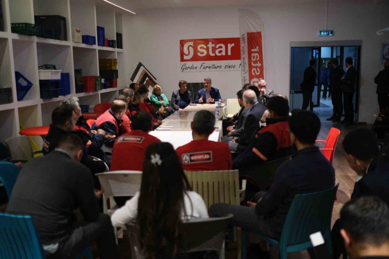 AK Parti Milletvekili Adayları Büyükçekmece esnafı ile buluştu