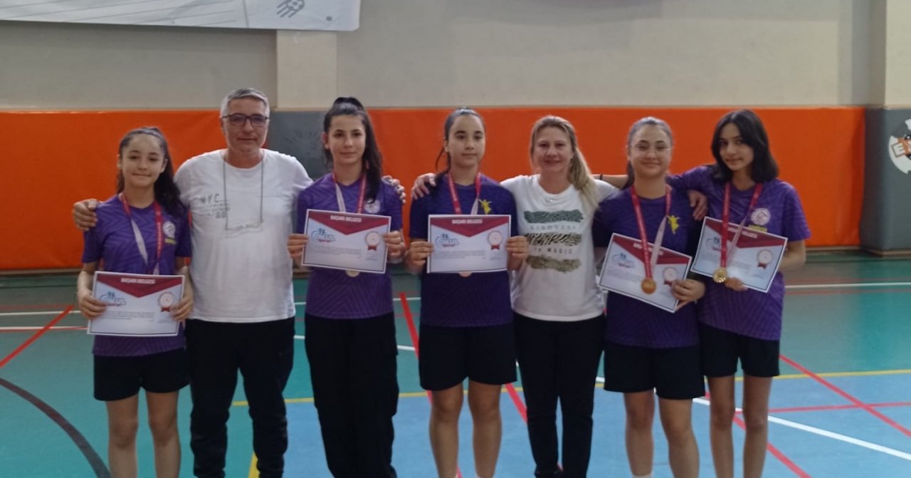 Badminton turnuvasında Aydın’ı başarıyla temsil ettiler