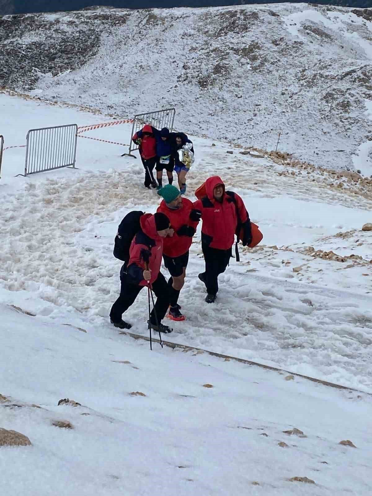 Hipotermi geçiren koşucu ölümden döndü