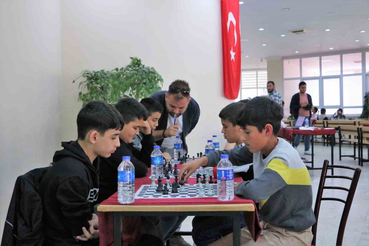 Aydın Büyükşehir Belediyesi’nin satranç turnuvasına yoğun ilgi