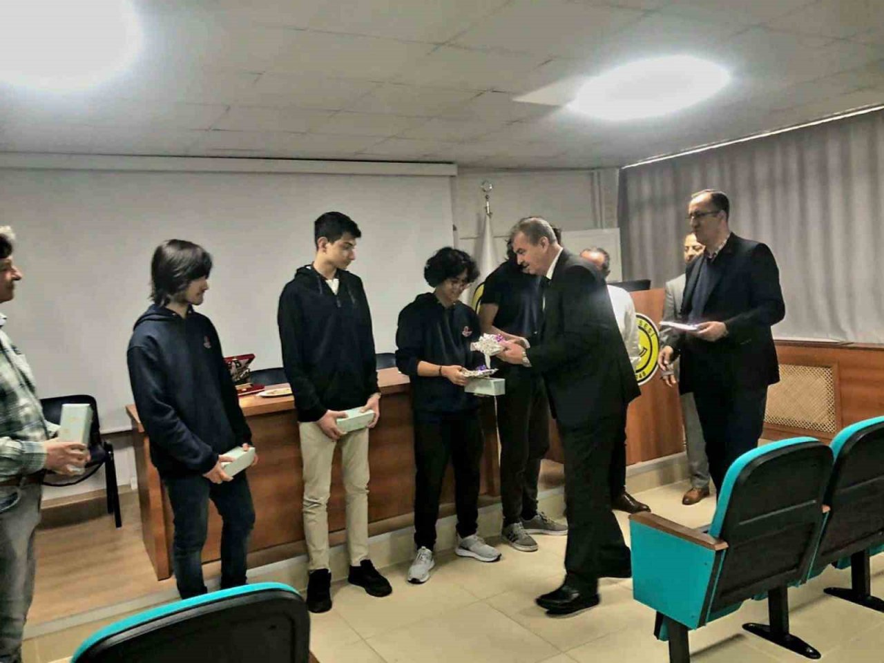 İl Milli Eğitim Müdürü Okumuş TEKNOFEST 2023 birincisi öğrencilerle buluştu