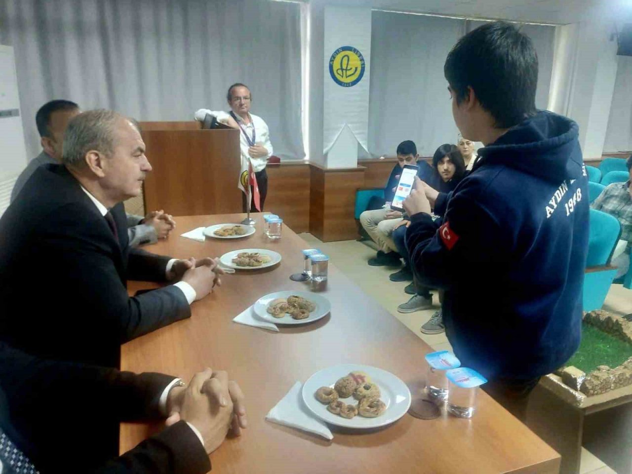 İl Milli Eğitim Müdürü Okumuş TEKNOFEST 2023 birincisi öğrencilerle buluştu