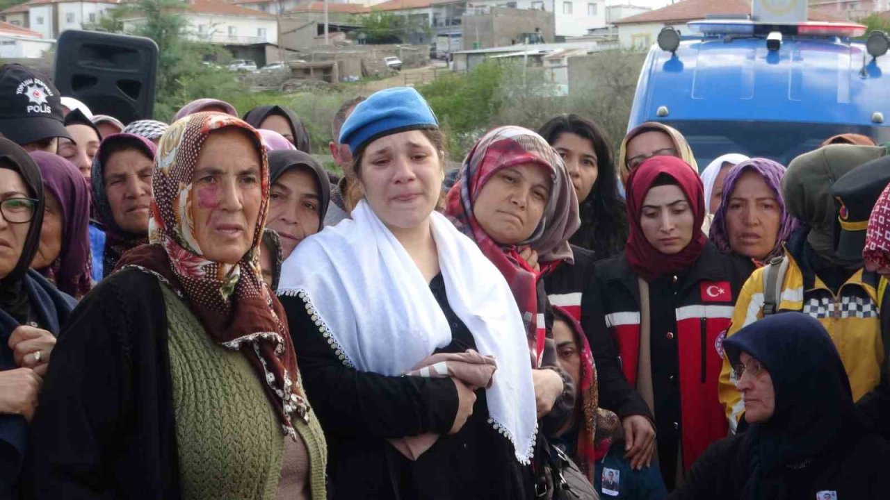 Şehit uzman çavuş gözyaşları arasında toprağa verildi