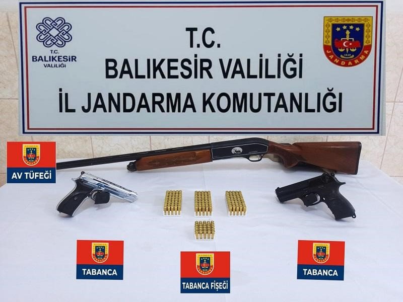 Balıkesir’de silah ve uyuşturucu operasyonu