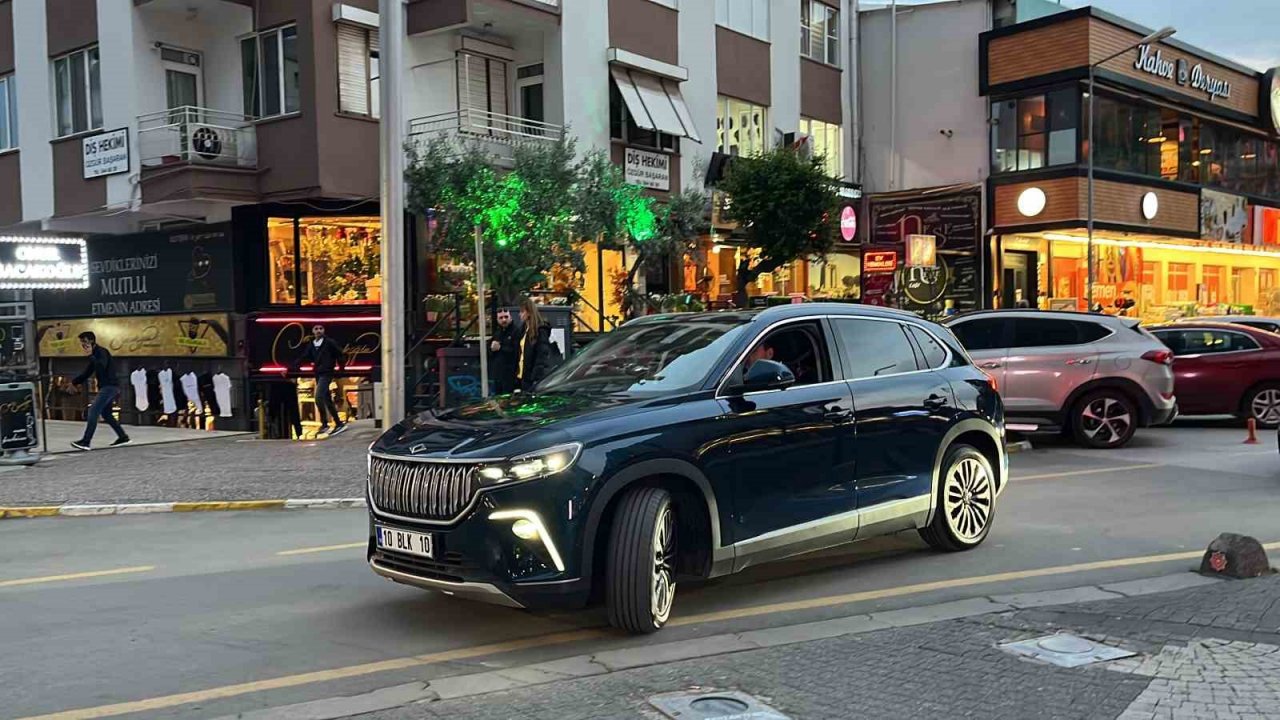 Balıkesir’de TOGG’a vatandaşlardan yoğun ilgi